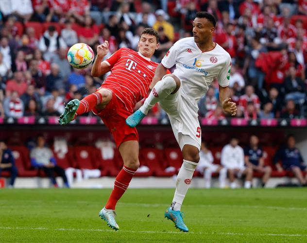 里夫斯成湖人队史第3位单场40+5+10+5三分的球员