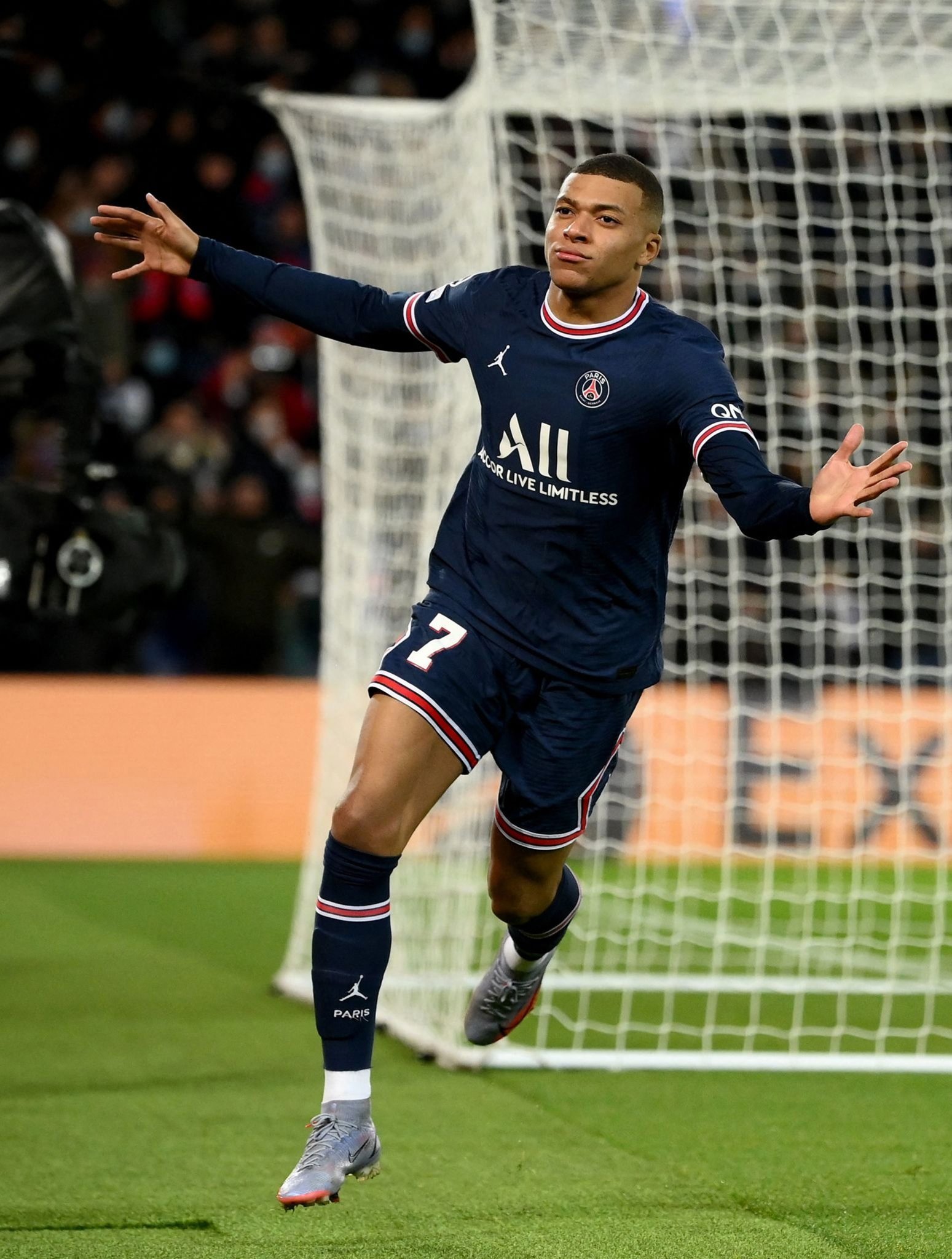 王大雷：九哥回来后带队打出了泰山精神，瓦科没拿金靴可惜