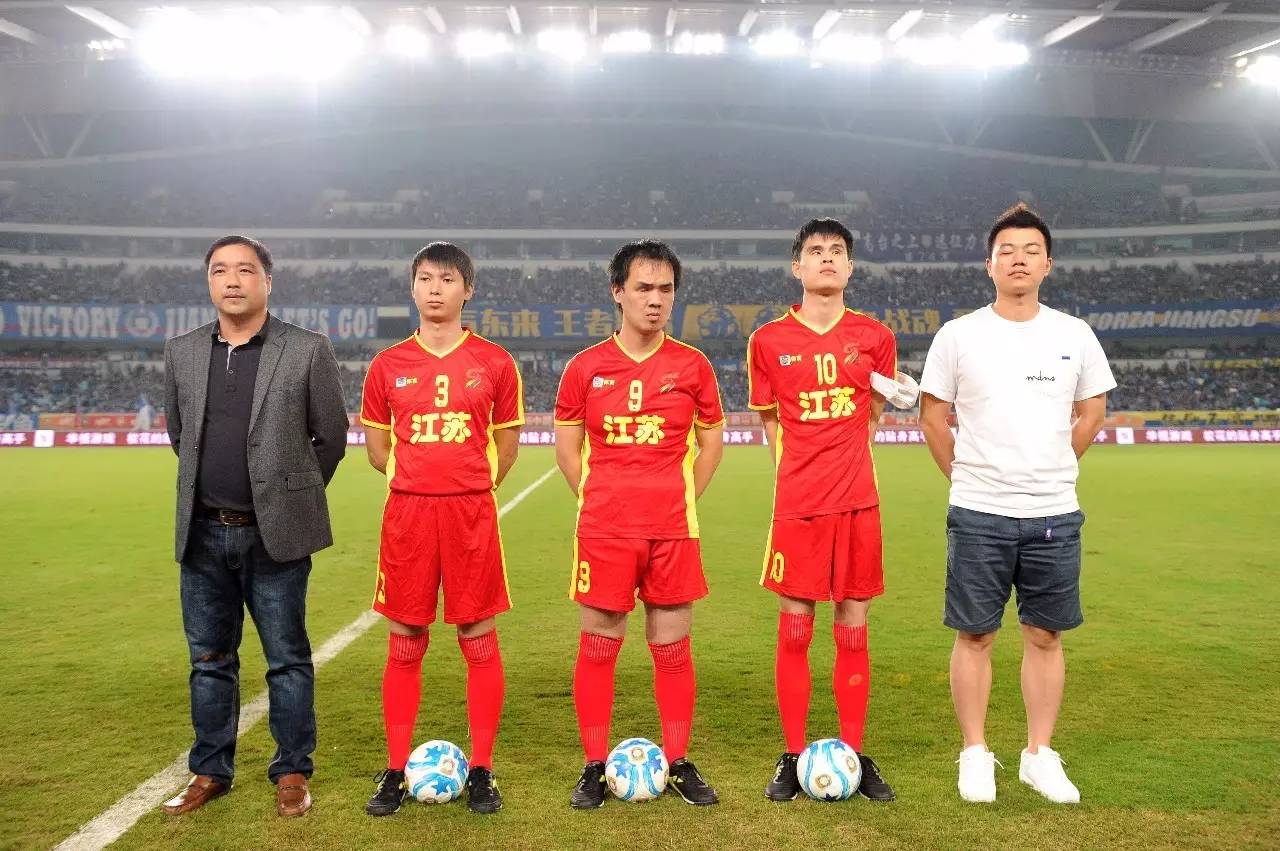 塞斯·库里谈首秀：刚上场时有点紧张，队友非常懂我的打法